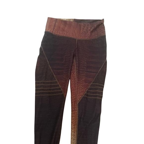 EUC Niyama Sol Chocolate Crocodile leggings Size L - Picture 3 of 8